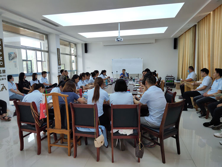 山東礦安機電電商員工進行產(chǎn)品理論知識學習