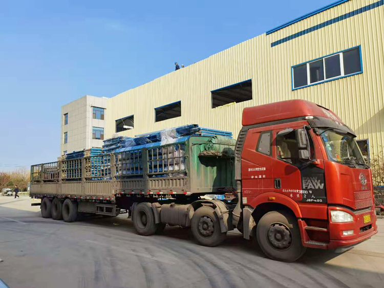 山東礦安機(jī)電一批礦用無壓風(fēng)門和給煤機(jī)配件發(fā)往神華寧媒集團(tuán)