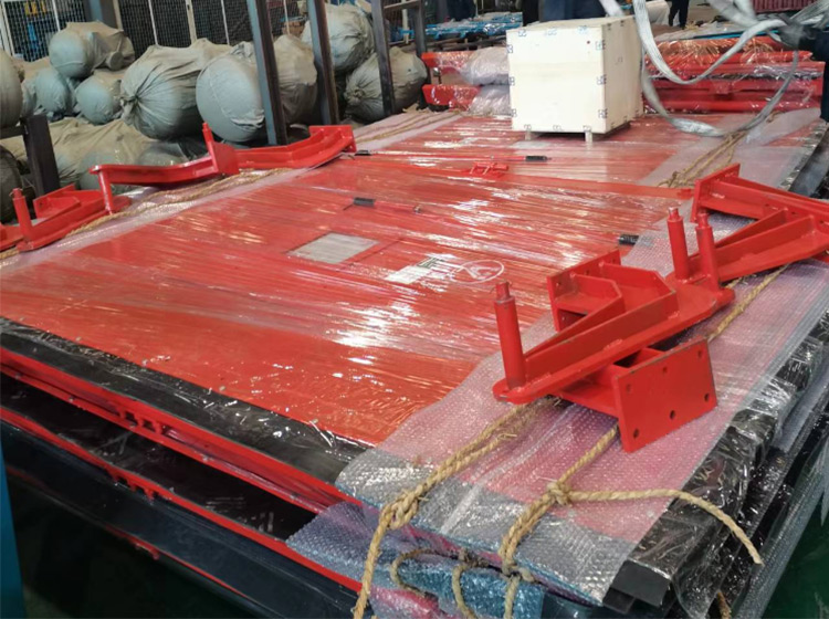 山東礦安機(jī)電生產(chǎn)的一批無(wú)壓風(fēng)門(mén)裝車發(fā)貨