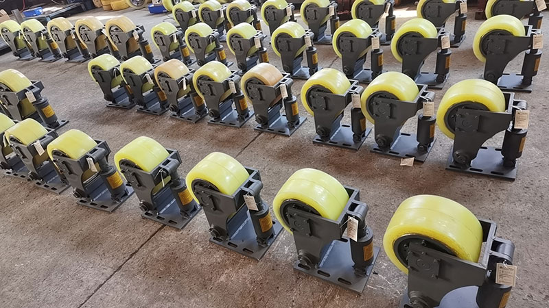 客戶定制的一批滾輪罐耳完成生產(chǎn)質(zhì)檢，準(zhǔn)備發(fā)貨